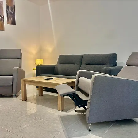 Iliana Apartment *